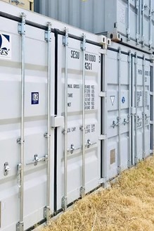 https://m.osscontainers.com/images/shipping_containers.jpg